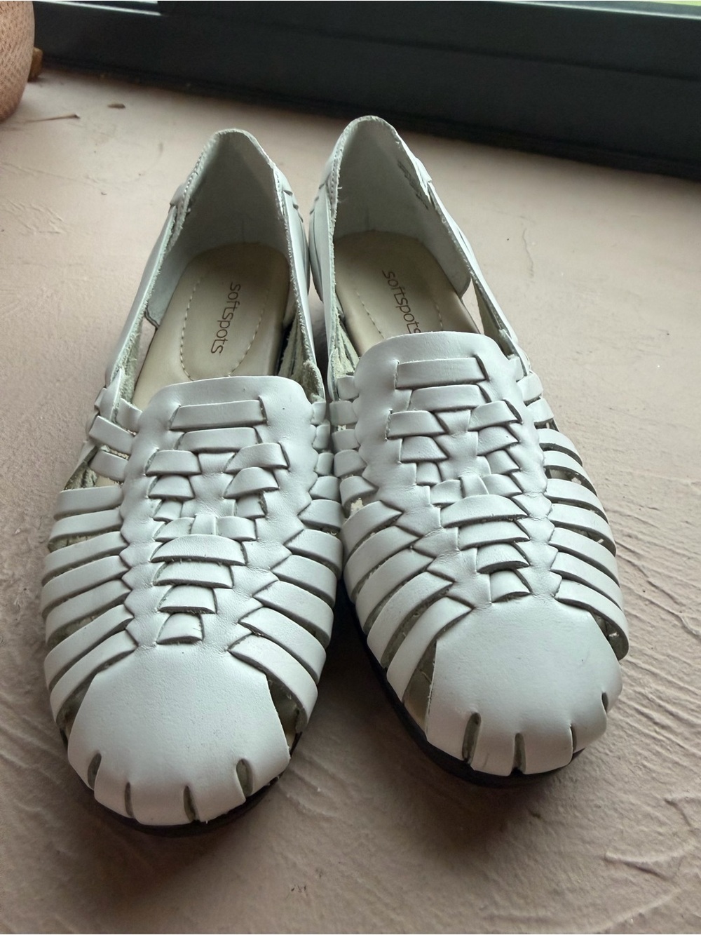 Softspots Trinidad White Leather Woven Hurache Slip-On Flats Size 9